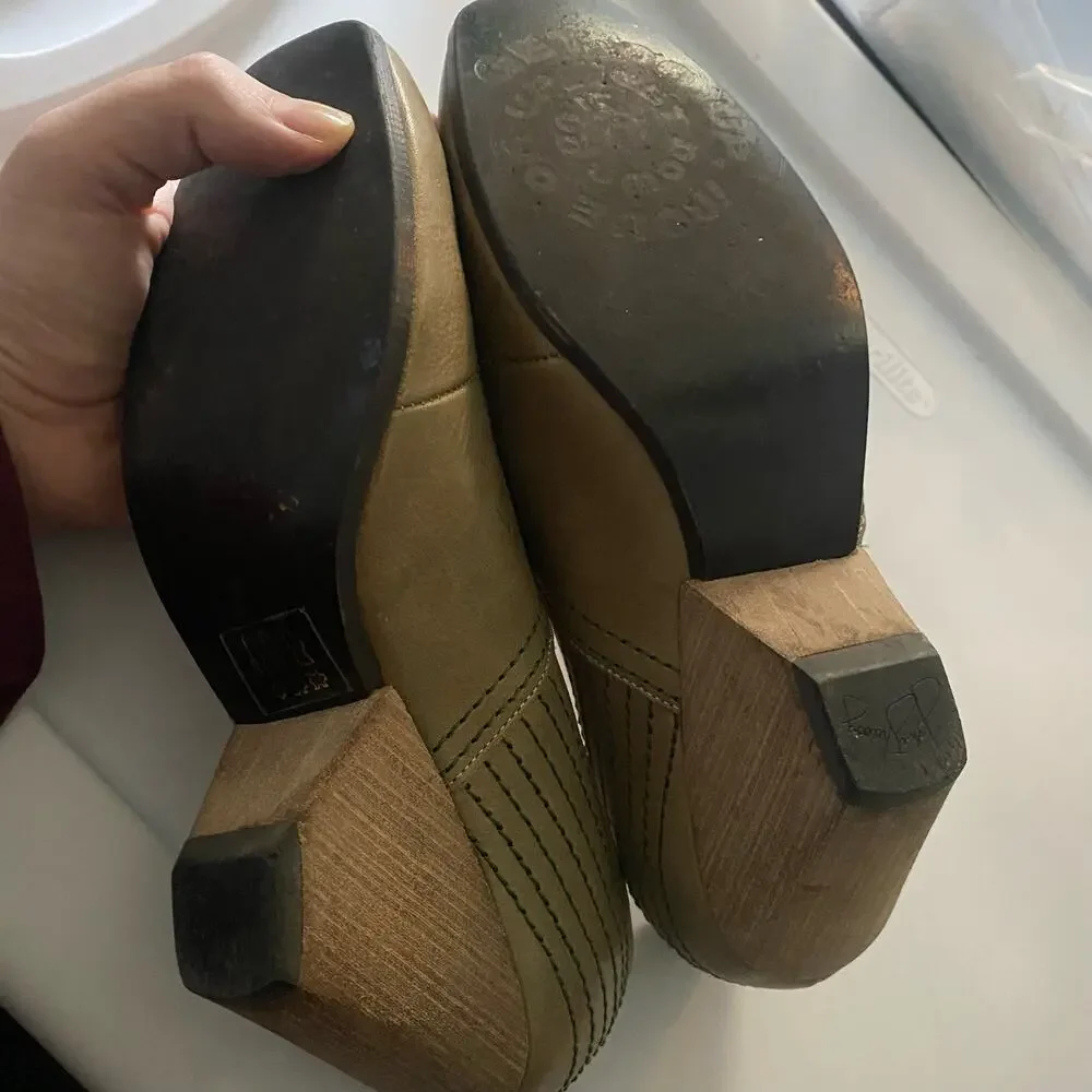 John Fluevog Maryjane Heels Gray Beige Retro Buckle Square Toe Block Heel Wooden - Picture 12 of 13